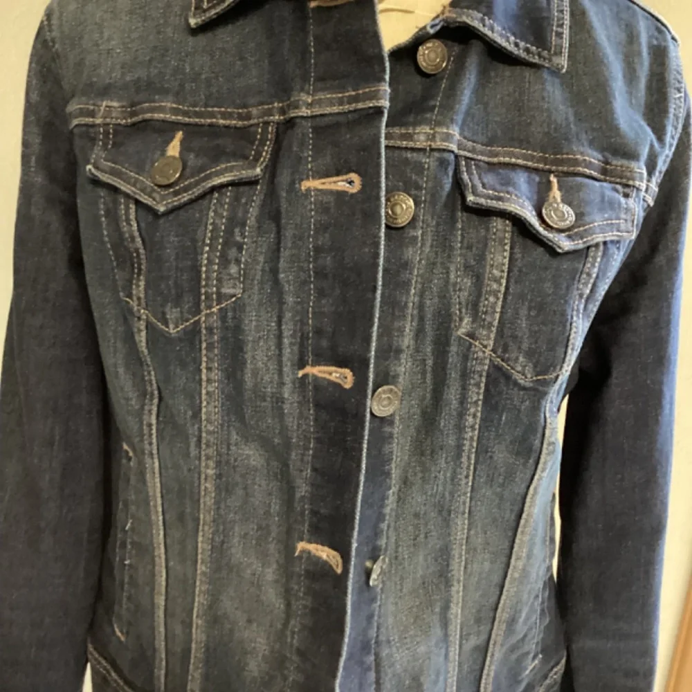Old Navy Dark Wash Button Front Denim Jacket - Picture 2 of 8